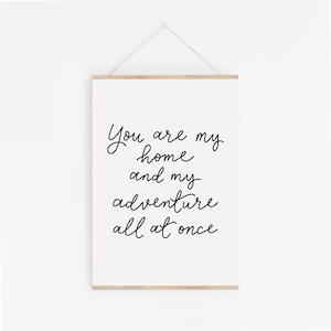 Impresión de arte mural de aventuras, para románticos y exploradores de la naturaleza: eres mi hogar y mi aventura, caligrafía minimalista