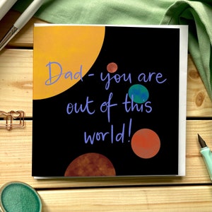 Space Father's Day-kaart met een woordspeling - "papa, je bent niet van deze wereld" leuke verjaardagskaart voor een vader en een zoon