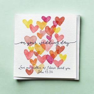 Carte de mariage chrétienne avec verset biblique, coeurs aquarelles en rouge, orange et jaune