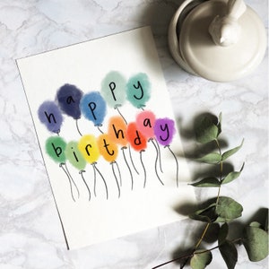 "Happy Birthday Karte ""Happy Birthday"" - Luftballons in leuchtenden Regenbogenfarben."