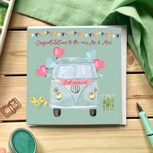 Partecipazione di nozze, camper di congratulazioni ai nuovi Mr & Mrs, fiori e bandierine