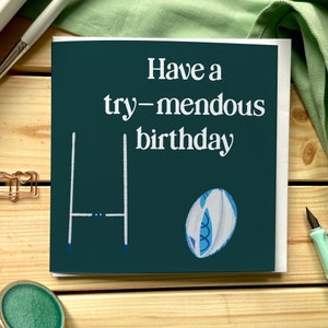 Carte d'anniversaire de rugby avec un jeu de mots - Faites un essai avec un ballon de rugby illustré et des poteaux de but