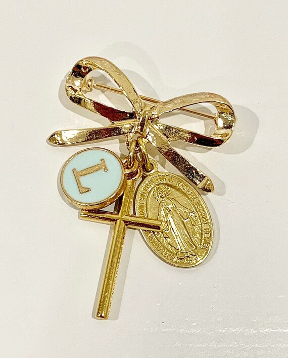 Gold plated oval baby brooch Gold plated oval baby brooch