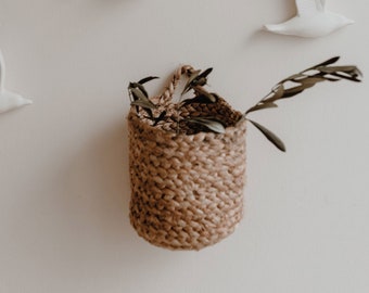 Petit panier de rangement en jute