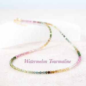 Sierlijke toermalijn edelsteenketting, kleine meerkleurige watermeloen toermalijn, gouden vulling / sterlingzilver, geboortesteen oktober ketting cadeau