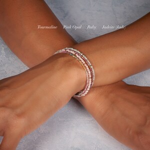 Pulsera delicada de ópalo rosa, pulsera apilable de plata de ley/oro de grado AA de muy alta calidad con gema rosa diminuta, ideal para cumpleaños de octubre. imagen 7
