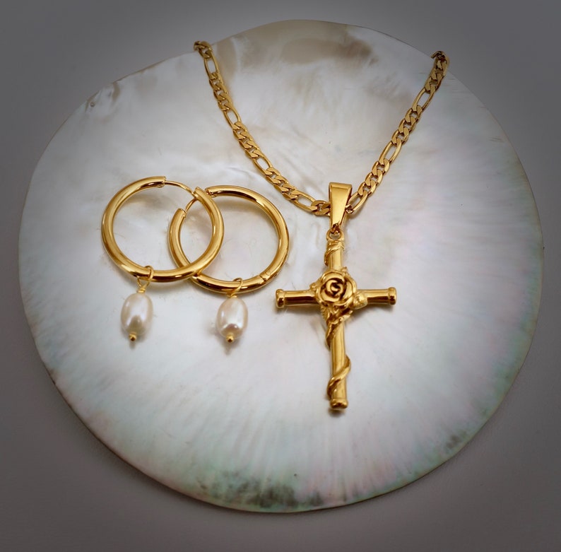 UNISEX Rose Cross Pendant