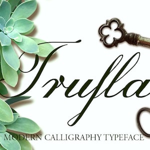Pode incluir: Uma fonte de caligrafia chamada "Trufla" em texto preto sobre um fundo branco. O texto é cercado por suculentas verdes e duas chaves antigas.
