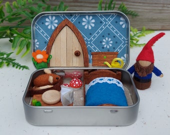 Altoids tin playset gnome with mouse