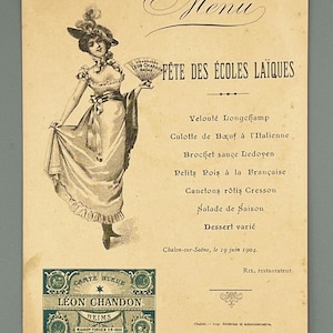 Op de afbeelding: Set van drie keramische mokken met een gespikkelde, matte afwerking. De mokken zijn in crème, lichtbruin en donkerbruin. Elke mok heeft een eenvoudig, minimalistisch ontwerp.