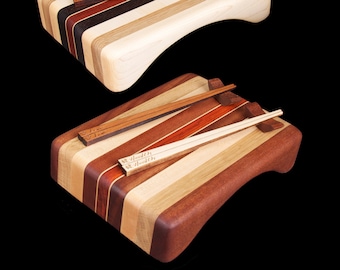 Planche à sushi en bois dur avec baguettes en bois dur