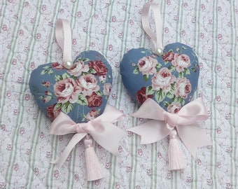 Duo mini coeurs bijoux de porte shabby tissu de roses pompon en soie