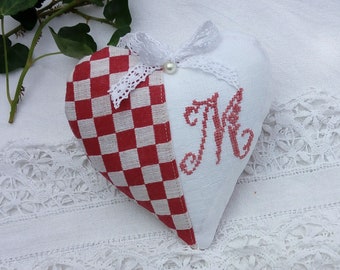 heart cushion of old linen door monogram M fabric tiles lustucru lace