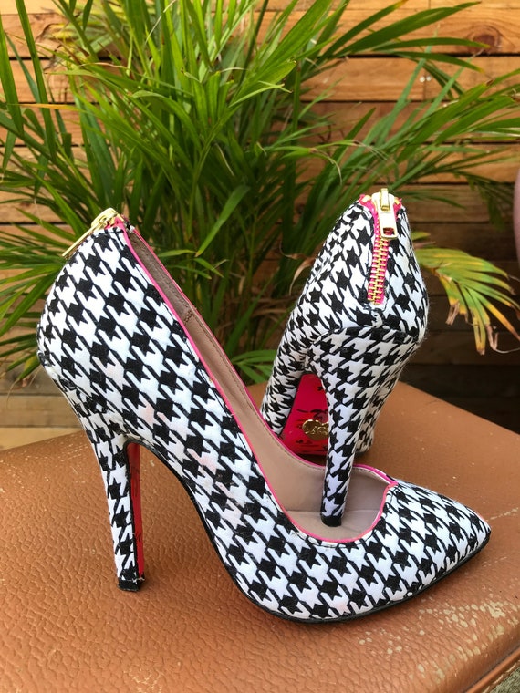 Jahrgang Betsey Johnson Hahnentritt Pumpen Größe 38 Jahrgang Betsey Johnson Hahnentritt Pumpen Größe 38