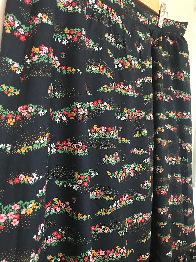 Gypsy style vintage skirt black floral flared style with gathered layer Peasant Gypsy Boho look size M best to fit 10-12