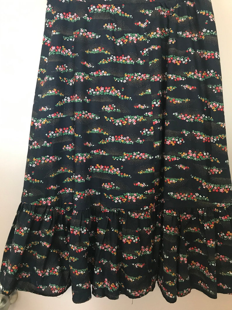 Gypsy style vintage skirt black floral flared style with gathered layer Peasant Gypsy Boho look size M best to fit 10-12