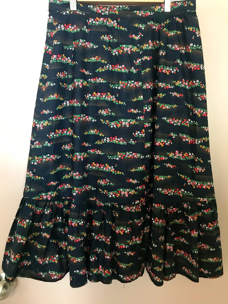 Gypsy style vintage skirt black floral flared style with gathered layer Peasant Gypsy Boho look size M best to fit 10-12