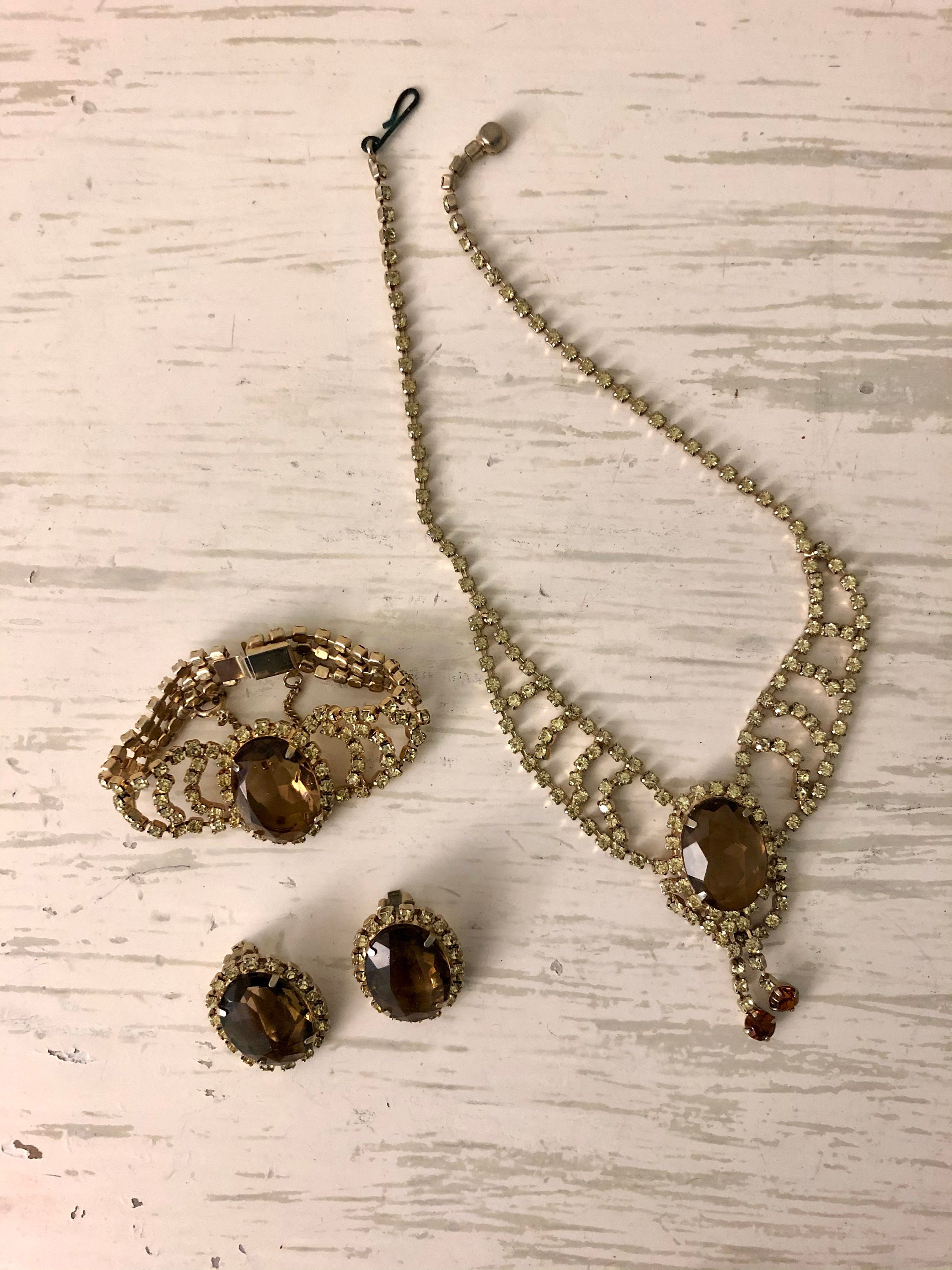 vintage jewelryえす 1950s - '60s Vintage Earrings - Screw-back and Clip-ons