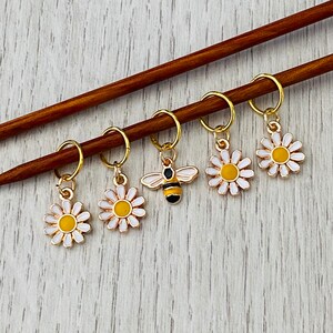 Bee and daisy stitch marker set, choice of fitting for knitting or crochet, set of 5 enamel charm markers, progress keepers image 4