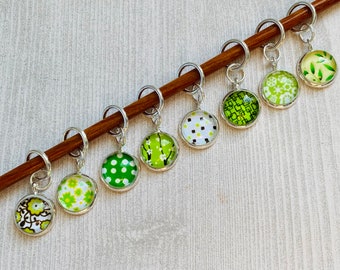 Green and white snag free stitch markers, set of 8 progress markers, silver plated glass dome  stitch markers, choose ring size, hand made
