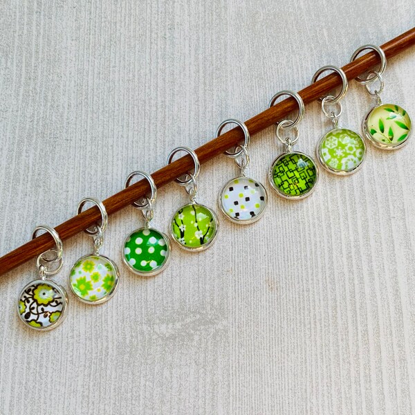 Green and white snag free stitch markers, set of 8 progress markers, silver plated glass dome  stitch markers, choose ring size, hand made