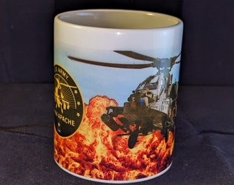 US Army AH-64 Apache Kampfhubschrauber illustrierte schwarz glänzende Tasse Wrap-Around Bild
