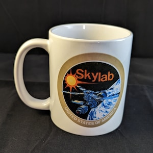 Skylab NASA rymdprogram vit glansig mugg
