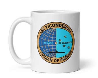 Taza blanca brillante del buque portaaviones USS Ticonderoga CVS-14