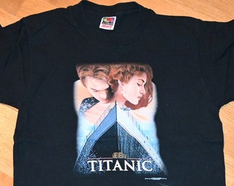 Vintage 90s Titanic Movie T-shirt / Leonardo Dicaprio & Kate