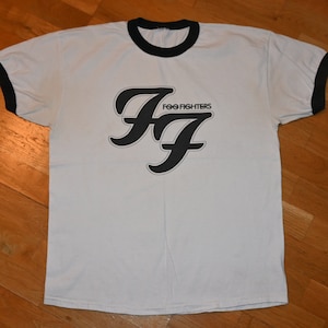 1990&#39;s FOO FIGHTERS vintage rare concert 1997 Tour grunge rock tee t-shirt (L/XL) Large 90&#39;s Nirvana Dave Grohl Taylor Hawkins tshirt GiFT