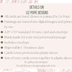 Może przedstawiać: Szczeg&oacute;ły dotyczące Liz Pope Designs. Wszystkie karty są rysowane ręcznie lub malowane przez Liz Pope. Obrazy są przekształcane w obrazy cyfrowe i drukowane przeze mnie. Standardowa karta A2 i koperta o wymiarach 4,25" x 5,5". Pusta w środku, aby umieścić własną osobistą wiadomość. Koperta w zestawie. Wysyłka w ciągu 1-3 dni roboczych. Karty są zabezpieczone w plastikowej osłonie. Zestawy kart są pakowane razem w plastikową osłonę. IG: @lizpopedesigns Email: lizpopedesigns@gmail.com