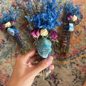 Apatite Smudge Stick With Flowers, Home Cleansing, Calming Gifts Women, Lavender Smudge Stick, Witchy Accessories, Meditation Altar,