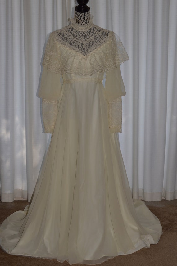 Vintage Wedding Ivory Lace Dress by Union Label C… - image 2