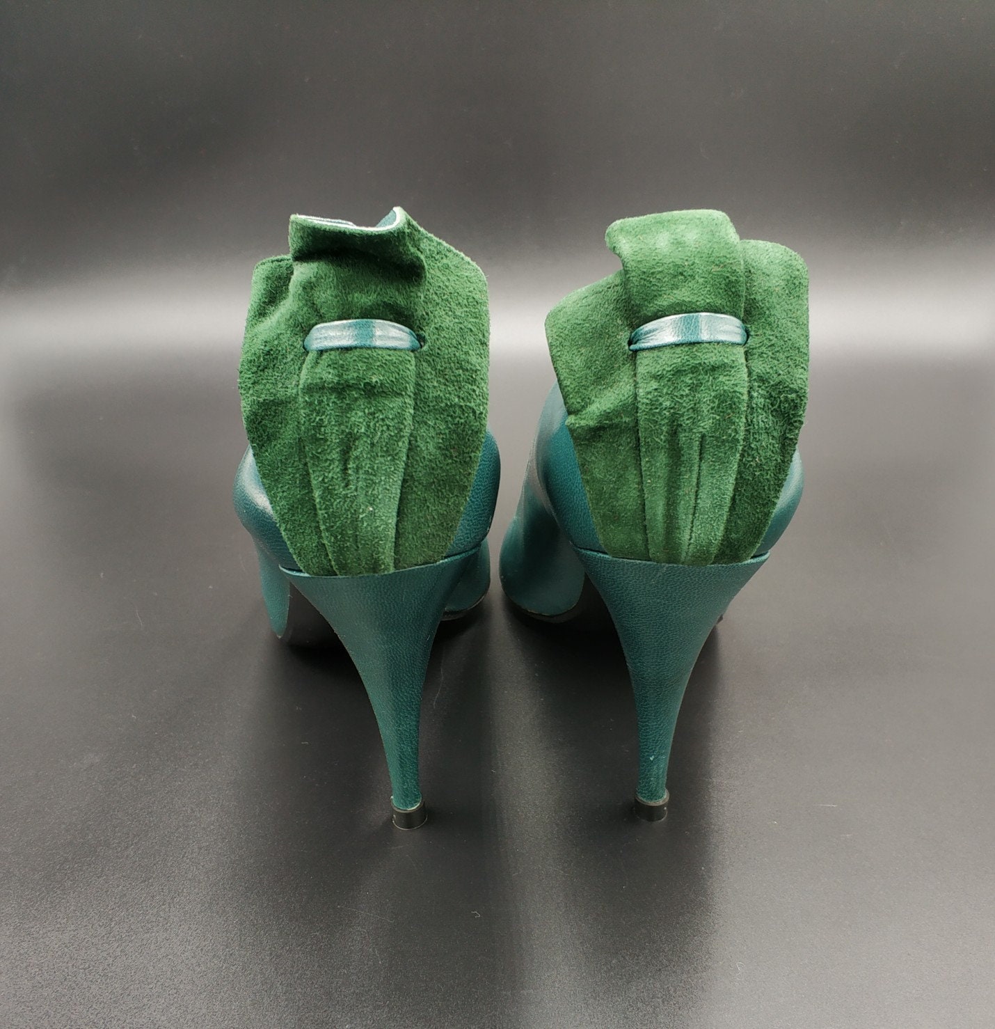 靴 ITALY VINTAGE 1960's Olive Suede Pumps s-l400.jpg