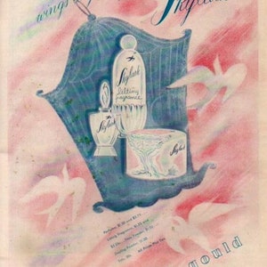 Pu&ograve; includere: Un annuncio vintage per il profumo Skylark, con un'illustrazione blu e rosa di un uccello in volo e una bottiglia di profumo con il testo "Skylark lilting fragrance". L'annuncio include anche il testo "wings to your spirits - Skylark" e "barbara gould NEW YORK".