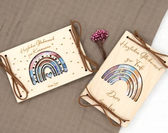 Regalo de dinero con arcoíris para Primera Comunión, Confirmación o Primera Comunión: tarjeta de madera personalizada con nombre y grabado con correa de piel sintética B2