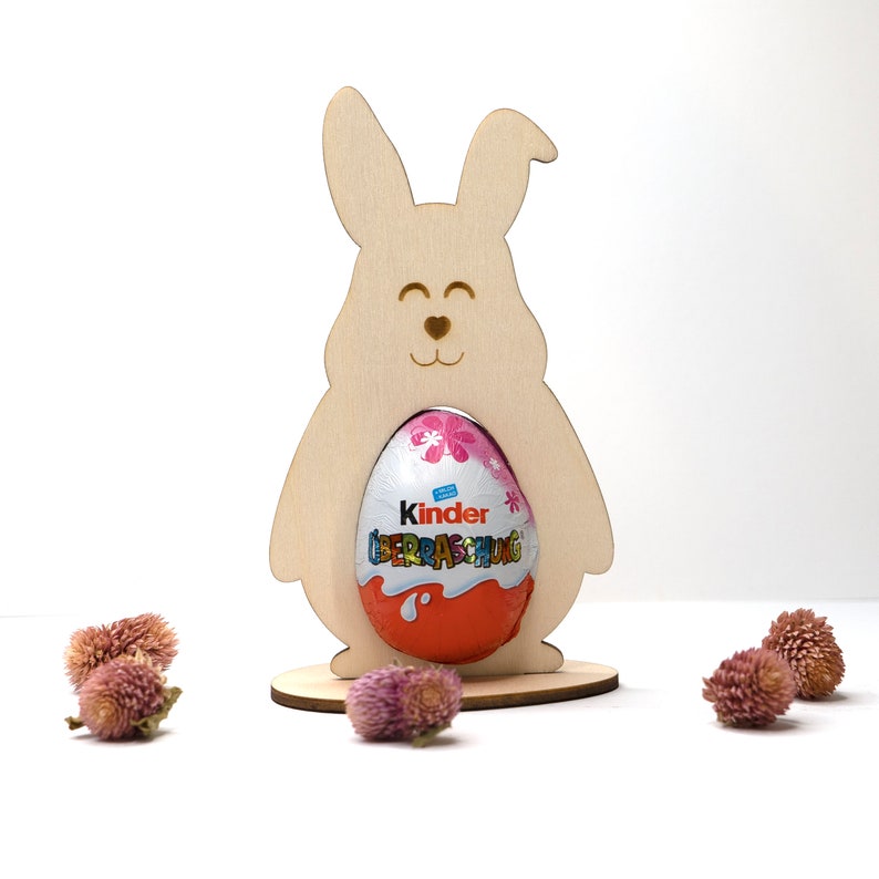 Osterhase Ü-Ei Halter Ostergeschenk personalisiert aus Holz Osterdeko Gastgeschenk Ostern Tischdeko Mitbringsel für Kinder Bild 3