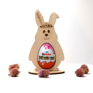 Osterhase Ü-Ei Halter Ostergeschenk personalisiert aus Holz Osterdeko Gastgeschenk Ostern Tischdeko Mitbringsel für Kinder Bild 4