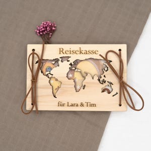 Regalo di denaro personalizzato, regalo di compleanno, battesimo, matrimonio, comunione, laurea, biglietto d'auguri, carta da regalo in legno, mappa del mondo B2
