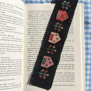 Kleines Haus Lesezeichen - Kreuzstich Muster PDF - Folk Sampler - Book Club