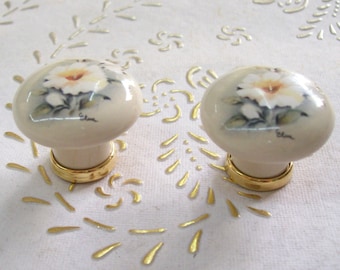 Italy Brass and Porcelain knobs in high quality.knob in fine Italian porcelain.Round beige porcelain knob.flowers painted.Diam.mm.31,art.269