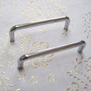 Italy Brass handles in high quality. polished chrome handles. iron chrome.iron chrome pulls.chrome cabinet.art.576 length mm.105.holes mm.96