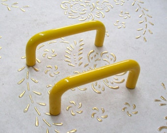 Italy Brass handles in high quality. polished Yellow handles. iron Yellow lacquered iron handle. length mm.72. hole spacing. mm.64.art.578