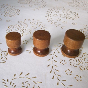 Italy Wood knobs in high quality. light walnut wood. natural wood knob.Diam. mm.35, base mm. 35, total height knob mm.40. art.373