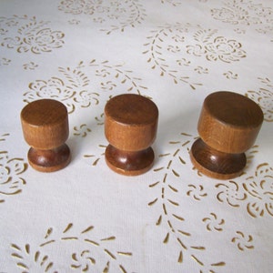 Italy Wood knobs in high quality. light walnut wood. natural wood knob.Diam. mm.30, base mm. 30, total height knob mm.38. art. 374