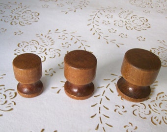 Italie Boutons en bois de haute qualité. bois de noyer clair. bouton en bois naturel. 30 mm, socle mm. 30, hauteur totale du bouton mm.38. art. 374