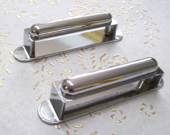 Vintage Italy ancient handle antique brass furniture in high quality.Brass polished chrome. brass drawer pull.Base mm 92.holes mm.63.art.615