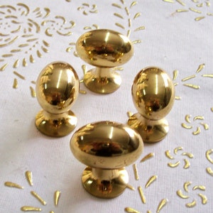 Italy Brass knobs in high quality. brass polished gold. solid turned brass. Oval knob gold.Diam. mm. 21x18.Price for 1 knob.art.74