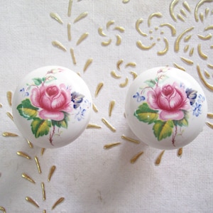 Italy Brass and Porcelain knobs in high quality.knob in fine Italian porcelain.Round white porcelain knob.flowers painted.Diam.mm.35,art.268