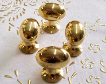 Perillas de latón Italia en alta calidad. latón oro pulido. latón sólido convertido. Perilla ovalada gold.Diam. mm. 21x18. Precio por 1 knob.art.74